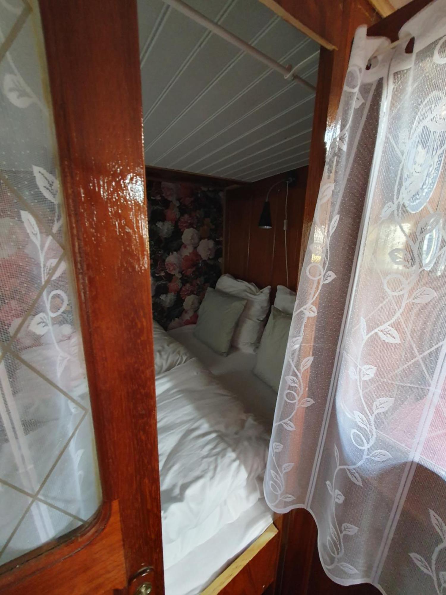 Houseboat Holiday Apartments Роттердам Номер фото