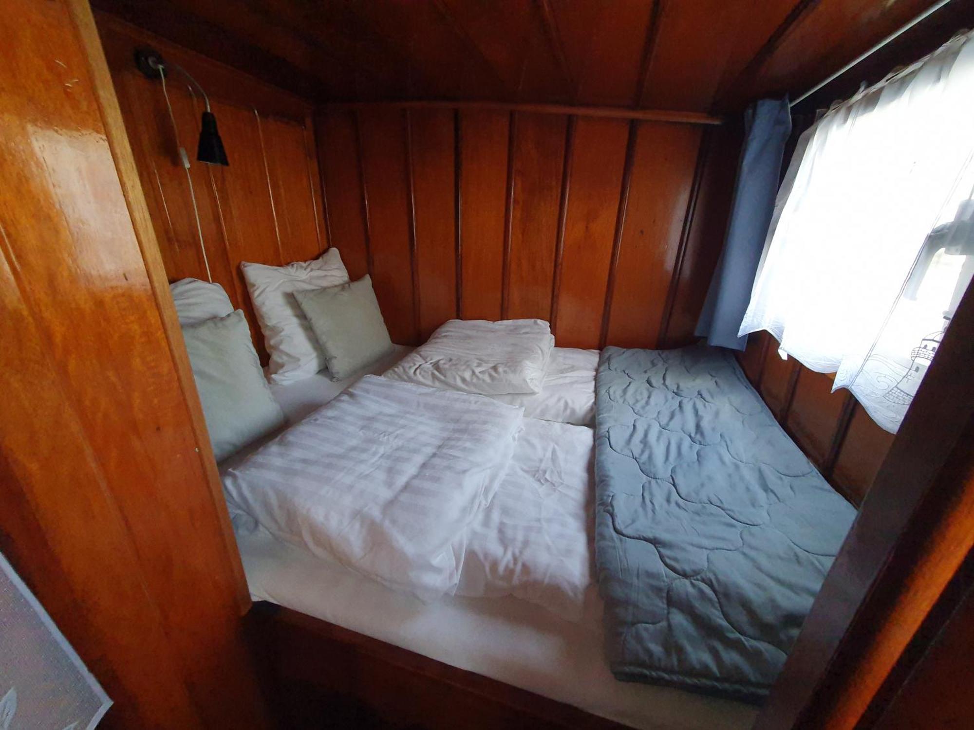 Houseboat Holiday Apartments Роттердам Номер фото